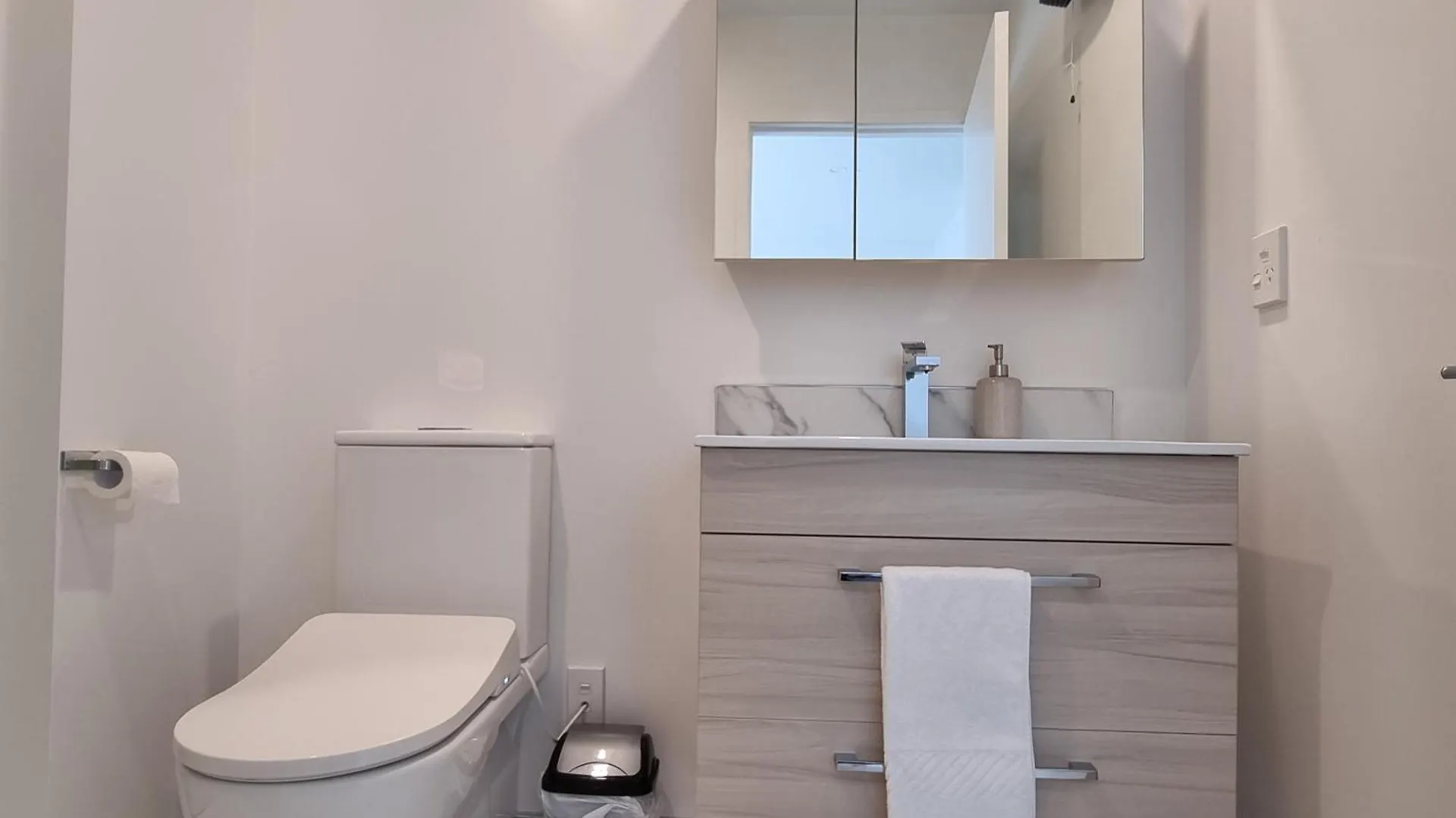 Central 2Brm 2Bth Townhouse Free Carpark Крайстчёрч